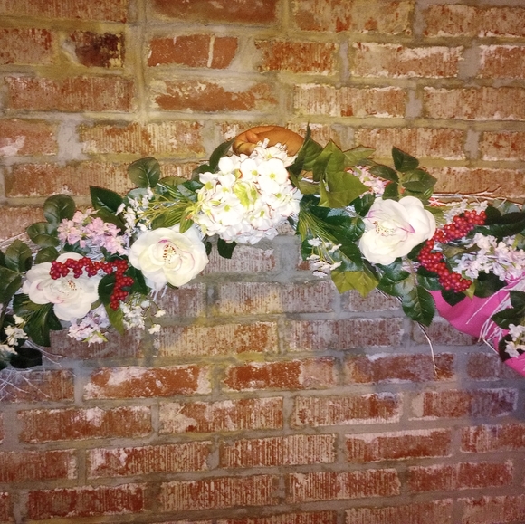 Floral swag - Picture 1 of 1